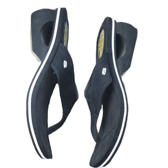 Skechers Black Flip Flops  - Picture 4 of 6